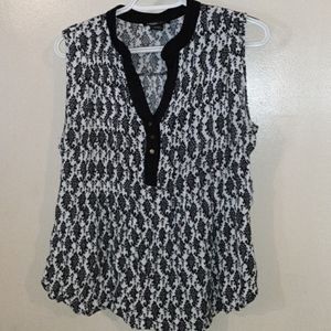 Black & white sleeveless tunic